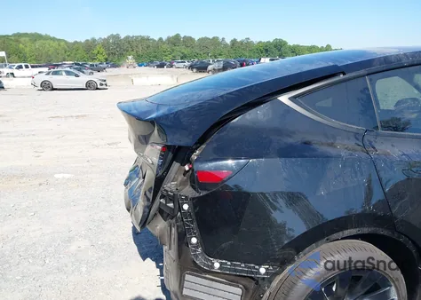 2023 Tesla Model Y Awd/Long Range Dual Motor All-Wheel Drive z USA, uszkodzony, nr VIN 7SAYGAEE9PF888254